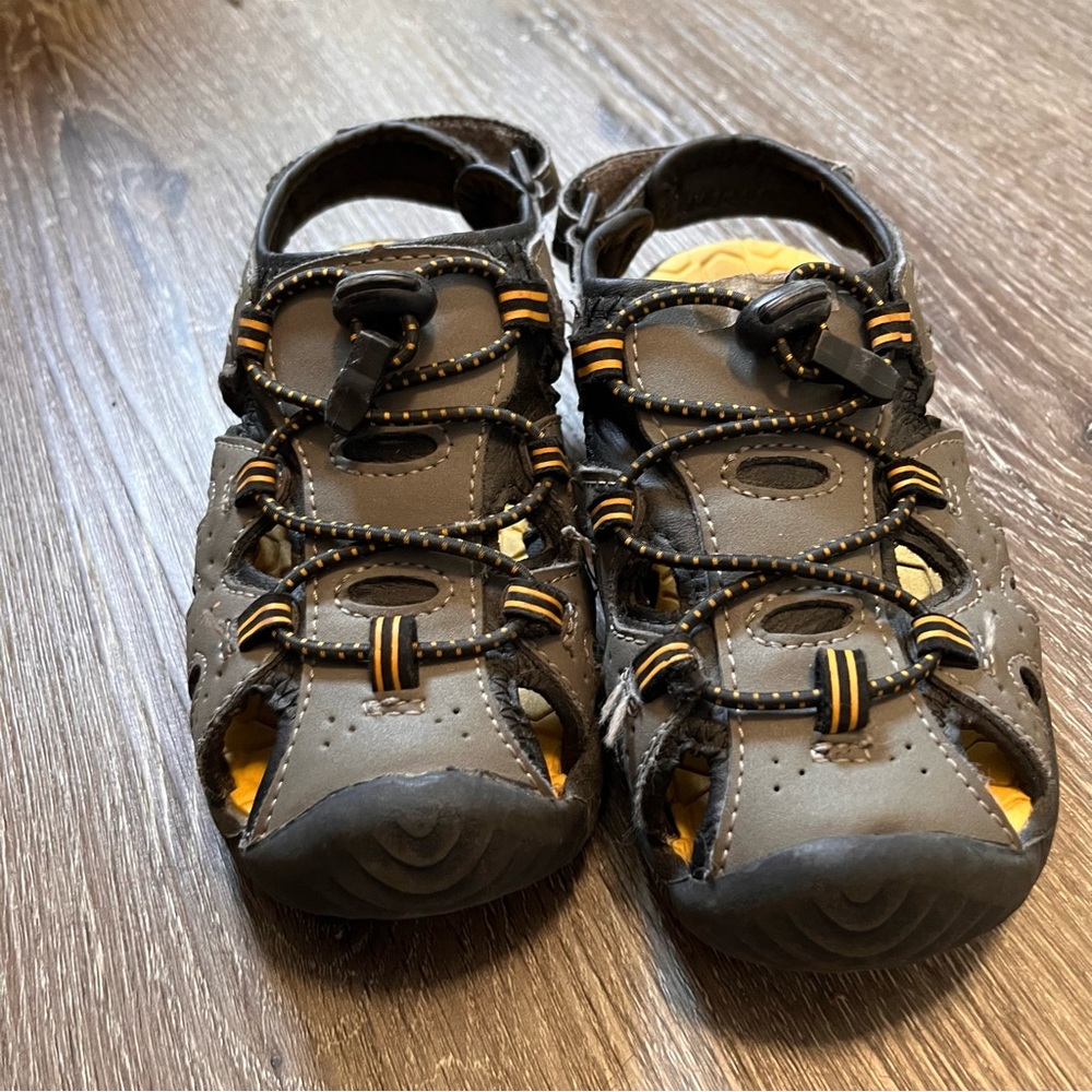 Shoes size 10M